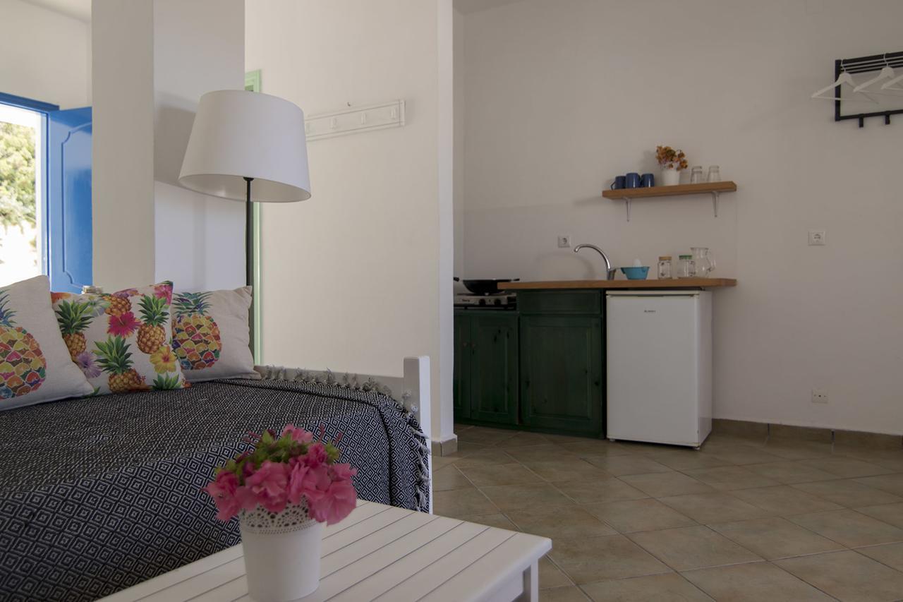 Armadoros Hotel / Ios Backpackers Eksteriør billede