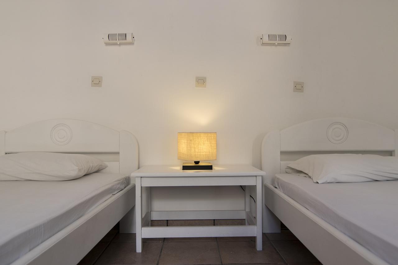 Armadoros Hotel / Ios Backpackers Eksteriør billede