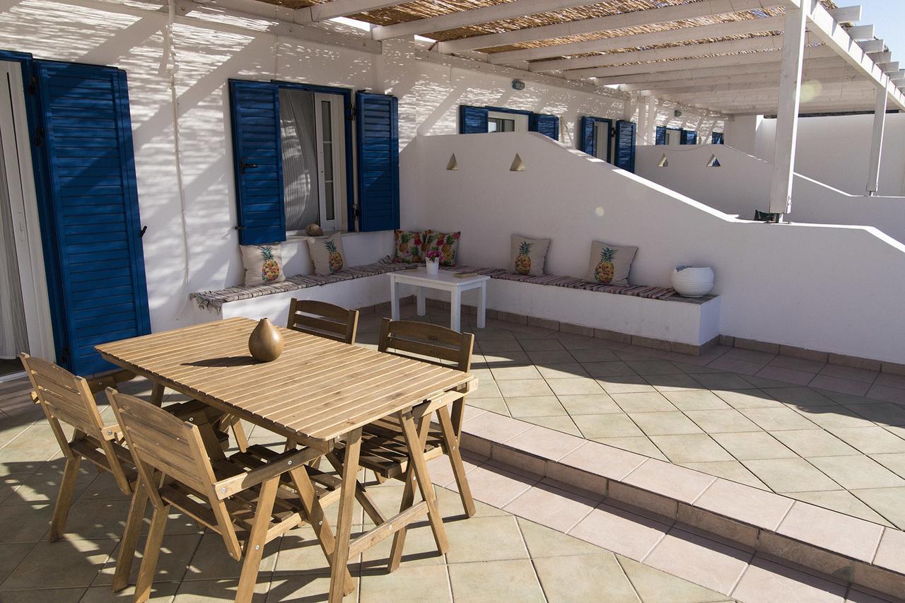 Armadoros Hotel / Ios Backpackers Eksteriør billede
