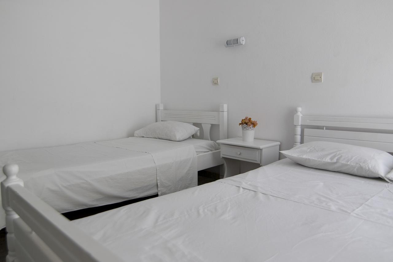 Armadoros Hotel / Ios Backpackers Eksteriør billede