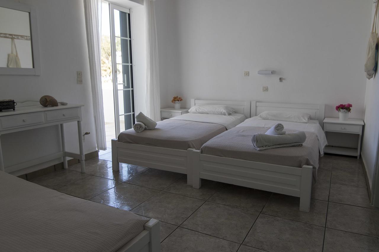 Armadoros Hotel / Ios Backpackers Eksteriør billede