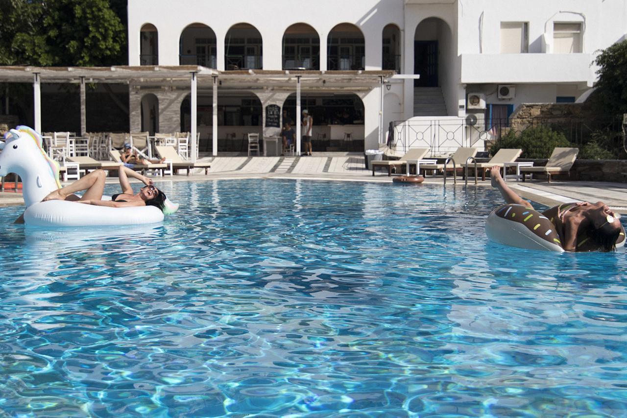 Armadoros Hotel / Ios Backpackers Eksteriør billede